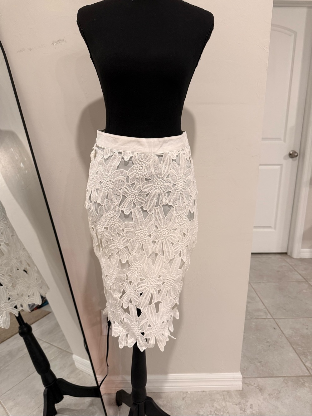 Roly Poly White Floral Lace Midi Party Skirt